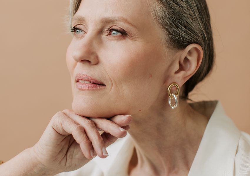Wie Sie Ihr Gesicht nach 60 verjüngen können