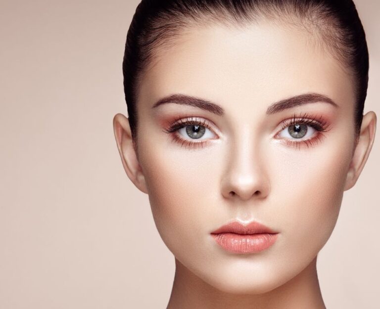 Впалые щеки и возраст пациента: почему пожилые люди быстрее ощущают эффект впалых щек при приеме препаратов для похудения