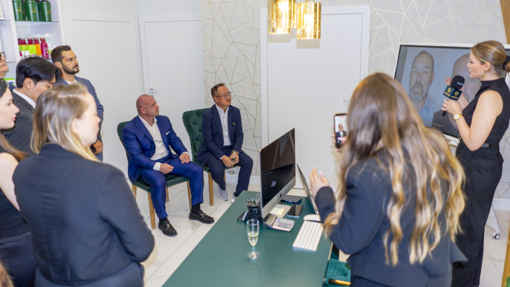 Der Entwickler der ASCEplus-Technologie, Dr. Byong Seung Cho, zu Besuch bei Wellclinic