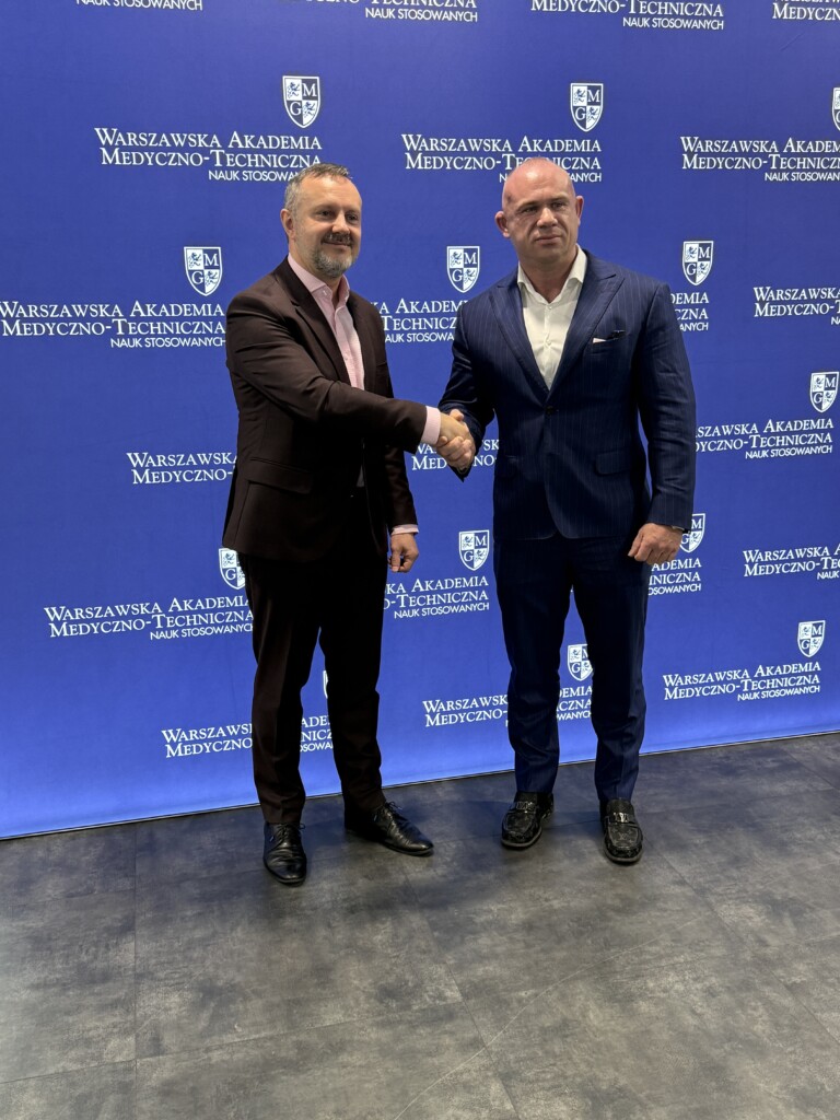Dr. Sebastian Grzyb, Rektor der Warschauer Akademie für Medizinisch-Technische Angewandte Wissenschaften, und Krzysztof Reinhard, CEO von Wellclinic.