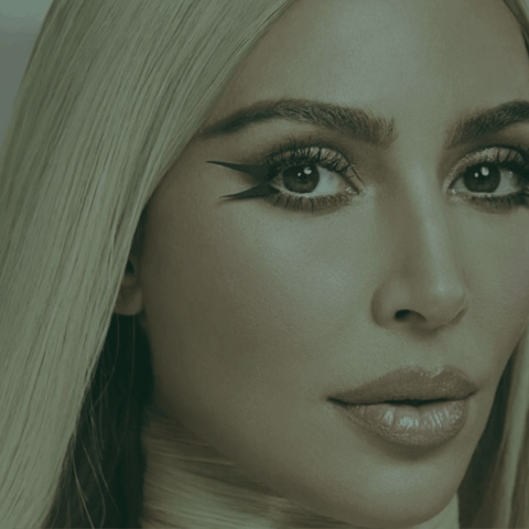 Hvilke behandlinger gjennomgår Kim Kardashian? Oppdag hemmelighetene bak hennes hudpleie og glatte hud